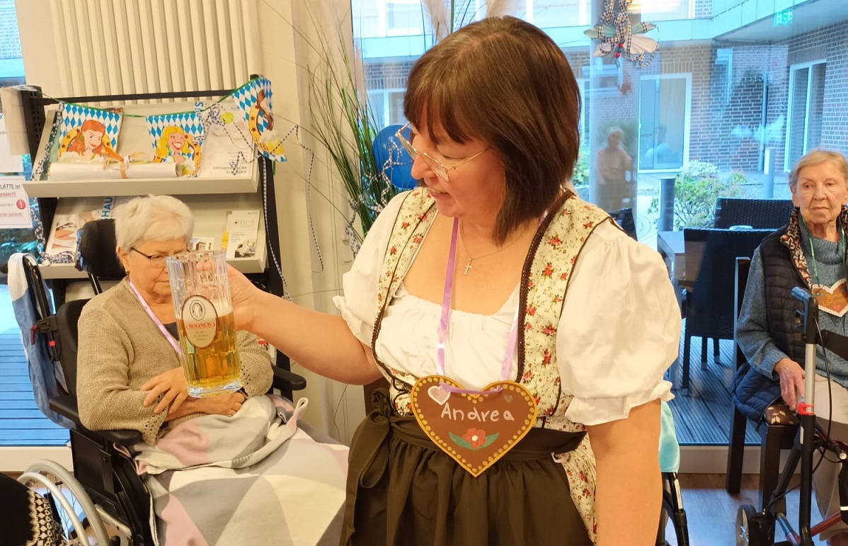 Bewohner der Pro Talis Seniorenheime feiern Oktoberfest